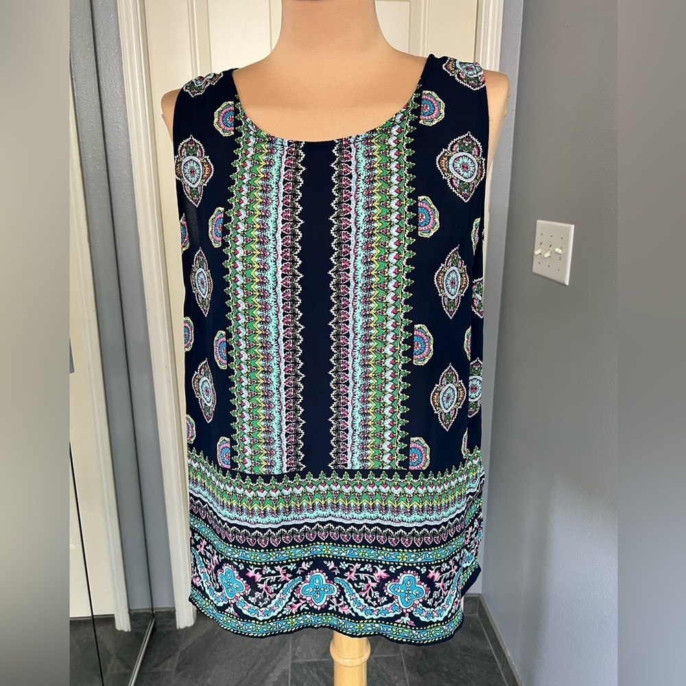 Cynthia Rowley Women's Medallion Print Sleeveless Blouse Size Small Back‎ Button